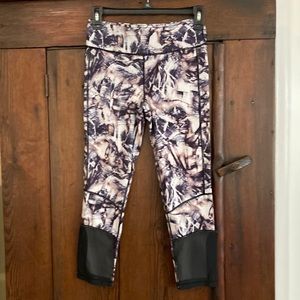 Printed workout pants. Mono B size small